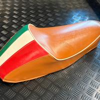 Sella marrone con gobba trocolore vespa 50