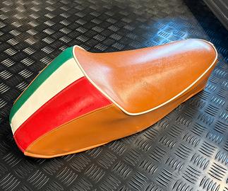 Sella marrone con gobba trocolore vespa 50