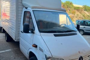 Camion mercedes sprinter con sponda gemellato