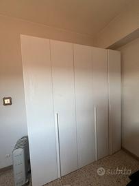 Armadio bianco a 5 ante