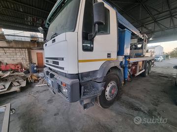 Iveco Euro Trakker con Piattaforma Italmec 41 metr