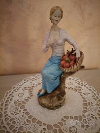 Vecchia statua donna in porcellana Capodimonte 