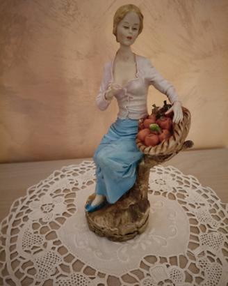 Vecchia statua donna in porcellana Capodimonte 