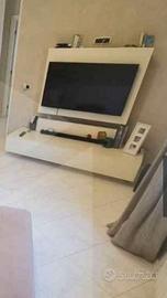 soggiorno con madia e mobile tv con divano più puf