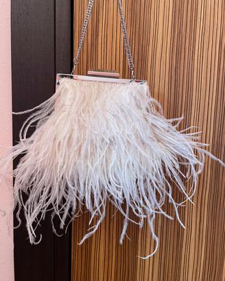 Pochette panna in raso e piume con catena
