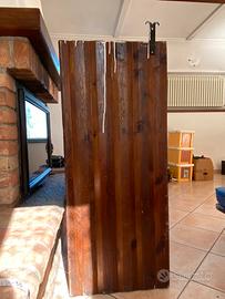 Angoliera in legno massiccio