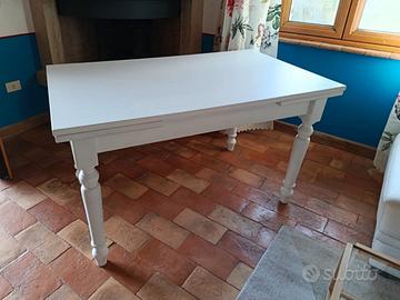 Tavolo bianco shabby