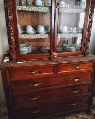 Credenza antica