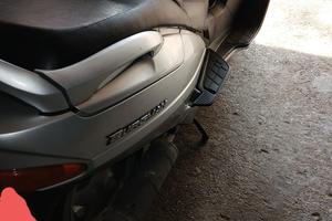 Suzuki burguman 250 grigio