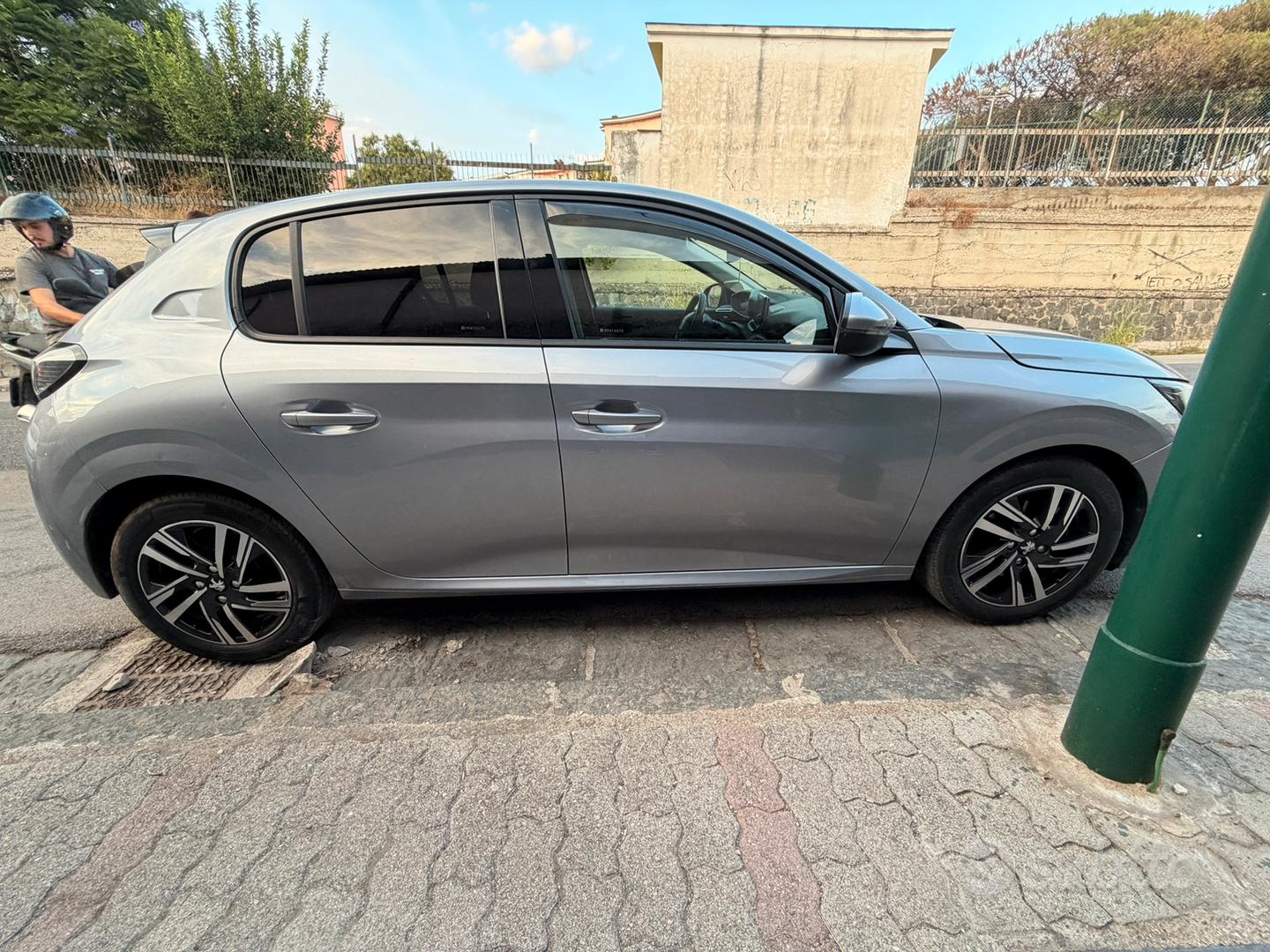 Peugeot 208 2021 photo 3