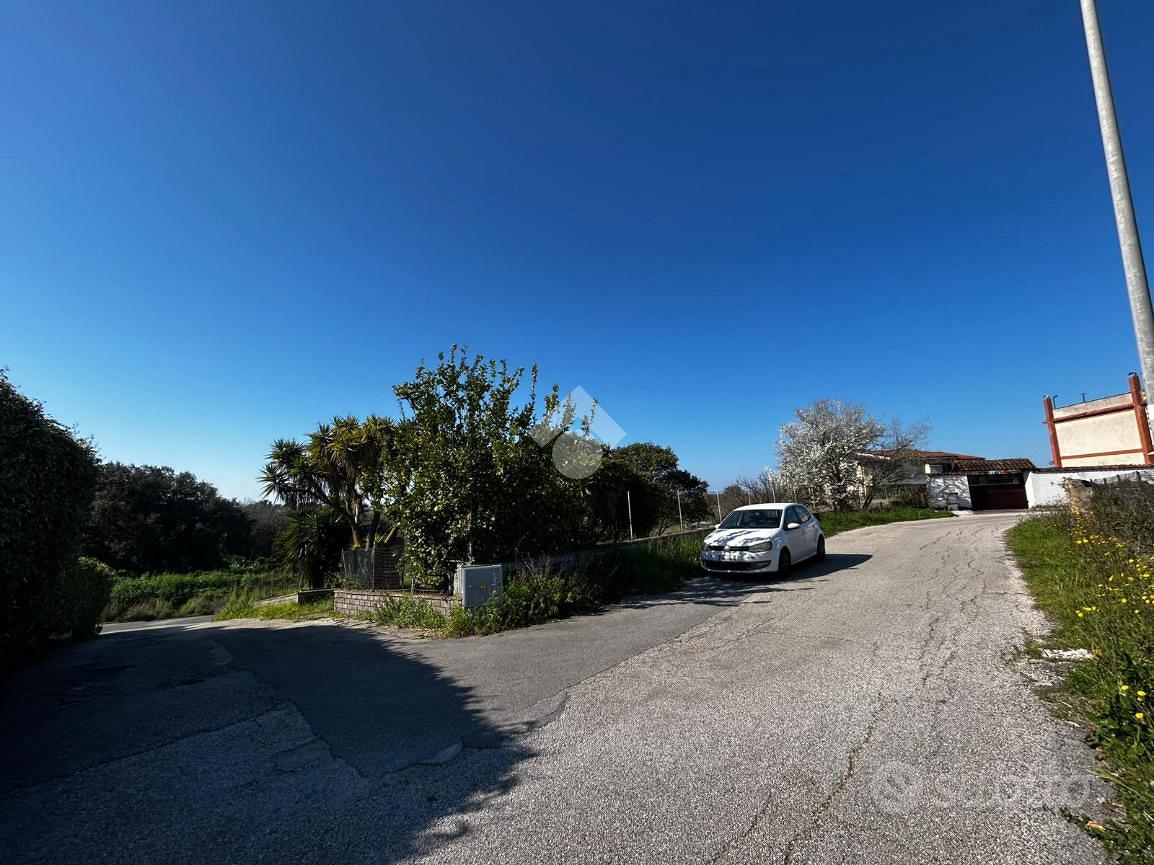 TER. RESIDENZIALE A APRILIA - Vista 3