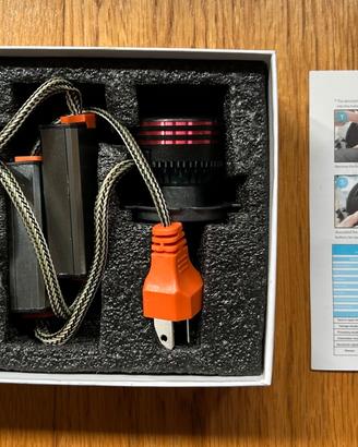Set di lampade fari anteriori auto H4 LED