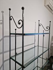 libreria in ferro battuto e vetro 