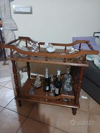 Tavolino porta oggetti