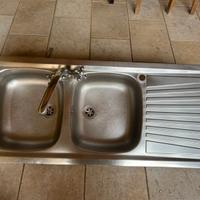 Lavello in acciaio inox con doppia vasca