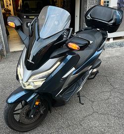 Honda Forza 300 deluxe