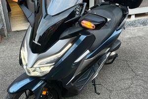 Honda Forza 300 deluxe