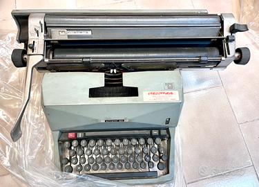 Macchina da scrivere Olivetti