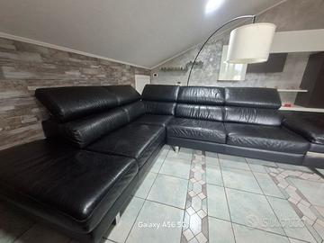 divano in pelle nera 