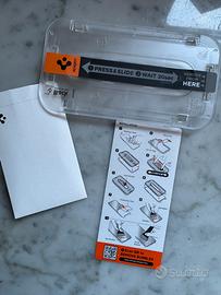 Protezione vetro iPhone 15 pro con applicatore