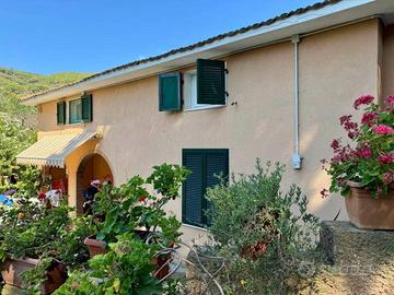 Villa di 245 m² con più di 5 locali e posto auto a