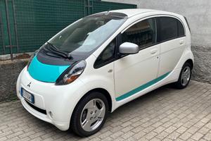 Mitsubishi iMiEV 2011 elettrica, perfetta in città