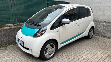 Mitsubishi iMiEV 2011 elettrica, perfetta in città