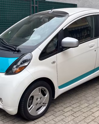 Mitsubishi iMiEV 2011 elettrica, perfetta in città