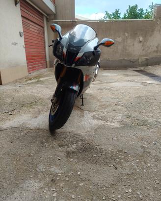 Aprilia RSV 1000 Factory