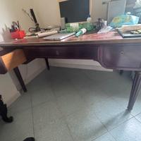 Scrivania di pegno antica e comodino
