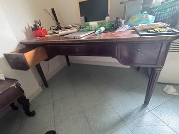 Scrivania di pegno antica e comodino