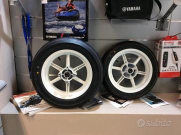 Gomme e cerchi per motard