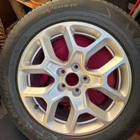 Gomma con cerchione di scorta nuova,