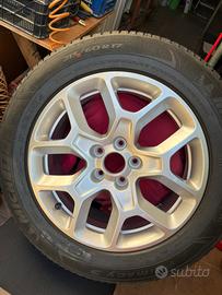 Gomma con cerchione di scorta nuova,