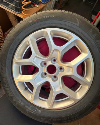 Gomma con cerchione di scorta nuova,