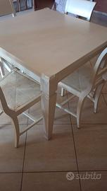 Tavolo con sedie