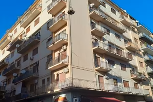 Zona Policlinico a studentesse