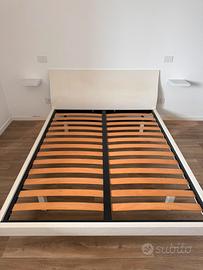 Letto matrimoniale moderno con rete a doghe