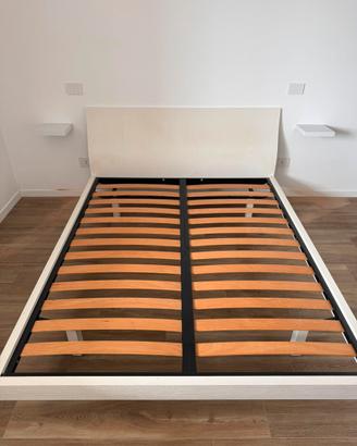 Letto matrimoniale moderno con rete a doghe
