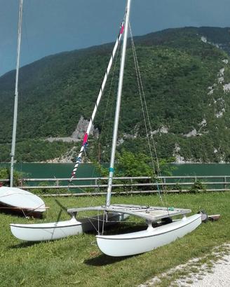 Catamarano HobieCat 14 e carrello stradale