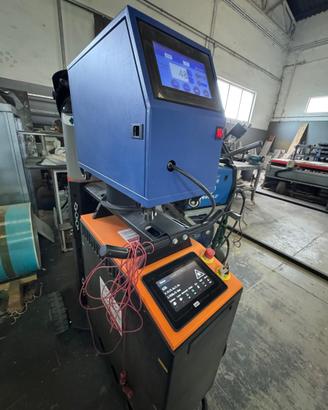 Saldatrice laser