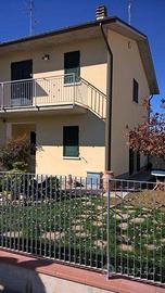Casa indipendente di 110 m² con 4 locali e box aut
