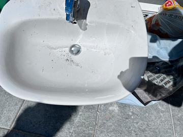 Lavabo bagno con miscelatore acciaio lucido