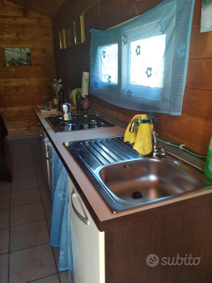 Terreno con ulivi e rimessaggio - Vista 2