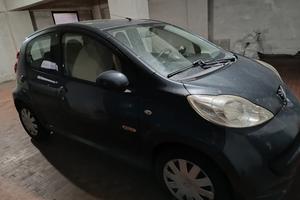 Peugeot 107 grigia benzina