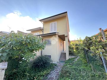 VILLA A SCHIERA A ASOLA