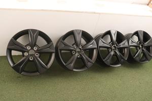 Cerchi in lega Toyota C-HR Corolla Cross Hilux Izo