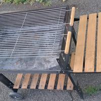 Barbecue a carbonella e legna