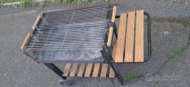 Barbecue a carbonella e legna