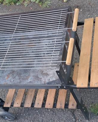 Barbecue a carbonella e legna